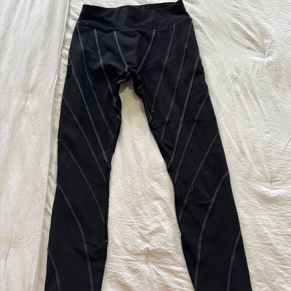 Alo Yoga Black & White Legging - Picture 1 of 3